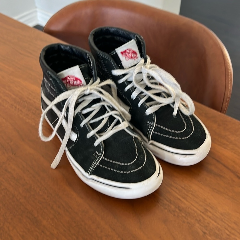 Vans kid girl or boy Sk8-Hi high top shoes size 3